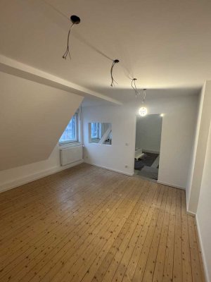 Familienfreundliche 5-Zimmer-Wohnung mit eigenem Eingang nach Kernsanierung