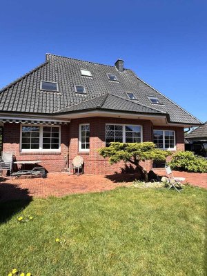 **** Ihre Traumimmobilie ****
Exklusives, individuelles Einfamilienhaus mit massiver Doppelgarage i