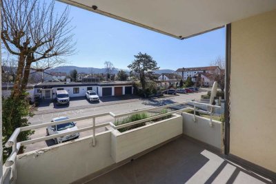 Helle und frisch renovierte 2,5-Zimmer-Wohnung mit Südbalkon