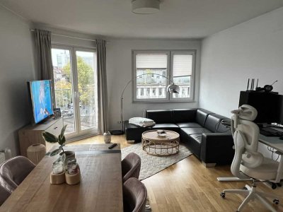 Helle 2-Zimmer Wohnung mit Balkon im 5. OG in Düsseldorf-Friedrichstadt mit Übernahme der Möbel!!