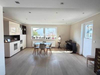 Top Luxus sanierte 5 Zimmer Maisonette-Wohnung mit großem Südbalkon, Garten, Keller und Garage