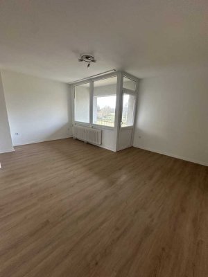 Frisch sanierte 3 ZKB + Balkon mit guter Anbindung in Altenhagen