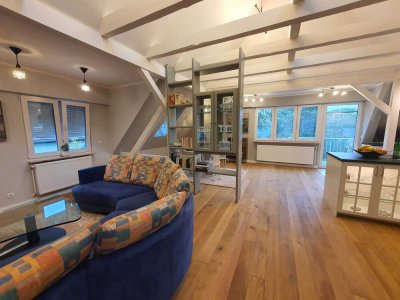 Exklusive möblierte 3-Zimmer-Dachgeschosswohnung mit geh. Innenausstattung mit Balkon und EBK
