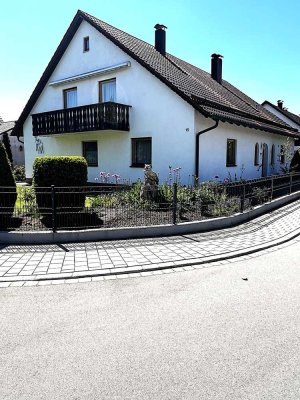 Schauen Sie in Ihr neues Zuhause! 
Ein gepflegtes Einfamilienhaus mit großem Garten wartet auf Sie!