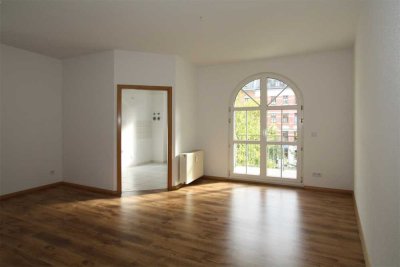 Schöne Single-Wohnung mit Balkon und Aufzug!
