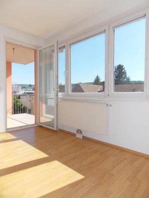 Albrechtstraße: Helle 3-Zimmer-Wohnung, sehr guter Zustand, inkl. Garagenplatz