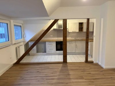 Helle, komplett sanierte Zwei-Zimmer-DG-Wohnung in Karlsruhe-Stadtmitte