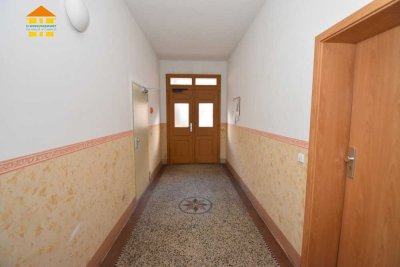 Helle Dachgeschosswohnung mit Balkon/Terrasse & Stellplatz