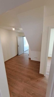 Erstbezug nach Sanierung: Exklusive 2,5-Zimmer-Dachgeschosswohnung in Würzburg