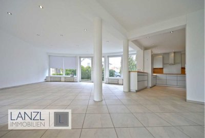 Doppelhaushälfte mit großzügigem Wohnbereich und umfangreicher EBK