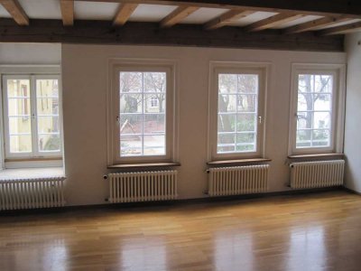 Gepflegte 2,5-Raum-Wohnung mit Balkon und Küchenzeile in Reutlingen