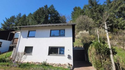 Einfamilienhaus mit Garage am Waldrand