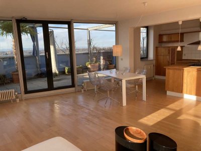 Rheingoldplatz: Loftartige Wohnung mit großer Dachterrasse