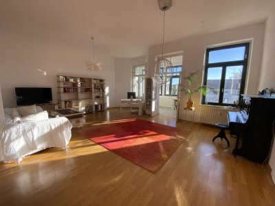 Luxuriöse möblierte 3-Zimmer Wohnung in toller Lage mit Balkon in Leipzig Südvorstadt