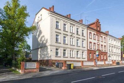 Zwei Zimmer und eine offene Küche mit Balkon zu vermieten