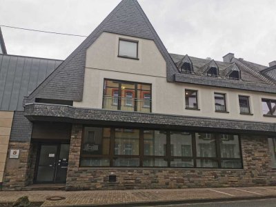 Wohnung im Zentrum von Adenau im Gebäude der VR Bank zu vermieten.