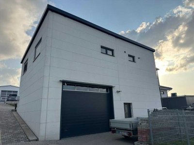 Modernes Einfamilienhaus (BJ 2020) mit Taunusblick & Terrasse – Usingen