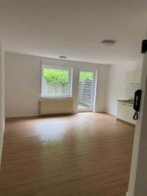 Frisch renovierte 1-Zimmer-Wohnung mit Terrasse, neue Küche, neues Bad, neuer Boden