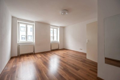 ++MG7++ Unlock the Potential – 3-Room Period Apartment to Make Your Own
