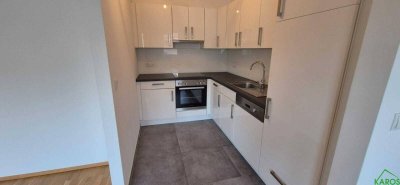 2-ZIMMER-DACHGESCHOSSTRAUM MIT TERRASSE UND EINBAUKÜCHE!