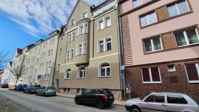 Wohnen im Zentrum: 1 ZKB mit schönem Gemeinschaftsgarten