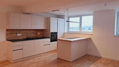 ***DACHGESCHOSSWOHNUNG~3 RÄUME~KLIMAANLAGE~ERSTBEZUG~HOCHWERTIGE EINBAUKÜCHE~BALKON~STELLPLATZ***