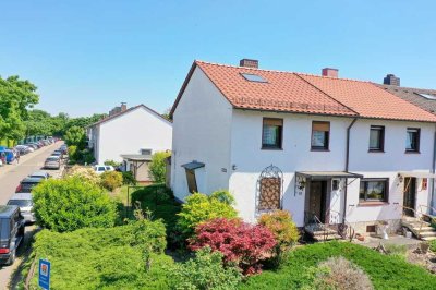 Reihenendhaus mit Erbpacht-Grundstück, gr. Garten,
Garage, Sanierungsbedürftig!