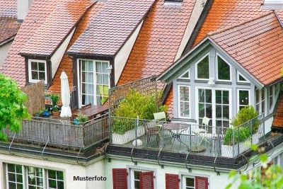 Dachgeschosswohnung mit 3 Zimmern, offener Küche und zugehörigem Kellerabteil