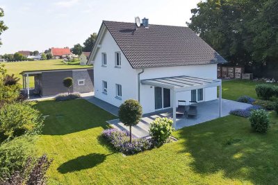 Idyllischer Ortsrand • ca. 1.500 m² Grundstück, Neubau-Charme für hohe Lebensqualität