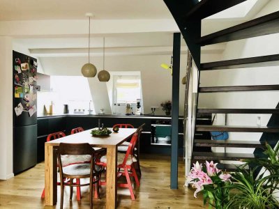 Möblierte Designer-Maisonettewohnung mit Südbalkon, Aufzug & zwei Stellplätzen