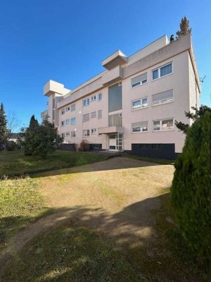 *Gepflegte 3 Zimmer Wohnung..Südbalkon..Ruhige&Zentrale Lage....