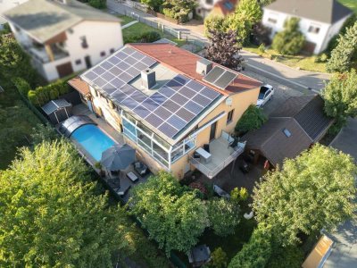 *Provisionsfrei* Großes Einfamilienhaus mit Pool und umfangreicher Ausstattung!