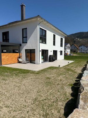 Exklusives, geräumiges und neuwertiges Haus mit sechs Zimmern in beliebter Top-Lage von Oberkirch