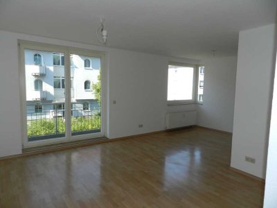 Helle 2-Zimmer-Wohnung mit Balkon und Stellplatz in Böhlitz-Ehrenberg