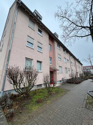 Große und gemütliche 3-Zimmer Wohnung im Dachgeschoss!