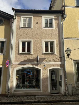 Charmantes und historisches Altstadthaus mit Ladengeschäft!