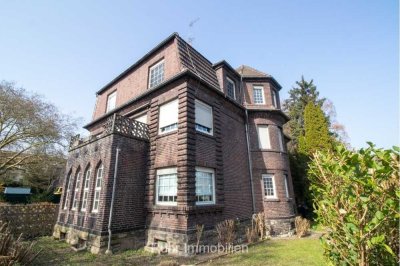Historischer Charme trifft Großzügigkeit – außergewöhnliche Erdgeschosswohnung mit Garten