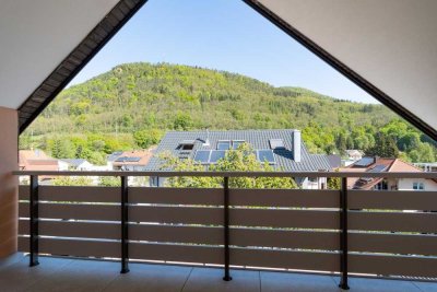 Helle 4-Zimmer-Dachgeschosswohnung - vollständig saniert mit Einbauküche