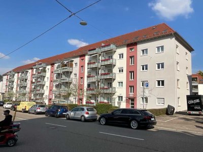 modernisierte 3-Zimmer DG-Wohnung mit Balkon in S-Ost