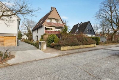 Wohnen im Dachgeschoss: Balkon, Gartenanteil und viel Gestaltungsspielraum