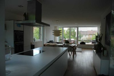Geräumiges, gepflegtes 6-Zimmer-Reihenendhaus mit geh. Innenausstattung und EBK in Veitshöchheim