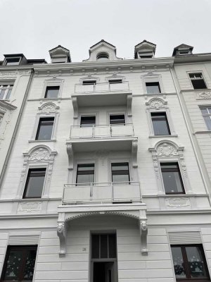 Schöne 2 1/2-Zimmer Altbauwohnung mit zwei Balkonen auf dem Ölberg
