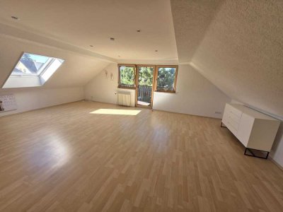 Kurzzeitmiete: Schöne Dachgeschosswohnung mit Balkon & tollem  Weitblick