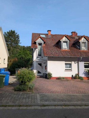 Helle&geräumige DHH in Split-Level-Bauweise mit Kamin, EBK, Sauna, inkl. 2 Stellplätzen zu vermieten