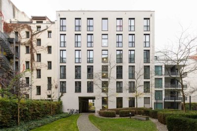 Gartenwohnung  am Rosenthaler Platz.  Im Hinterhaus mit einer Tiefgarage.