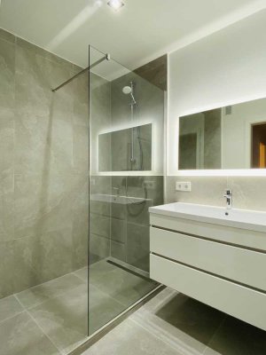 Top renovierte Penthouse Wohnung mit 3 Schlafzimmern - OHNE Provision!