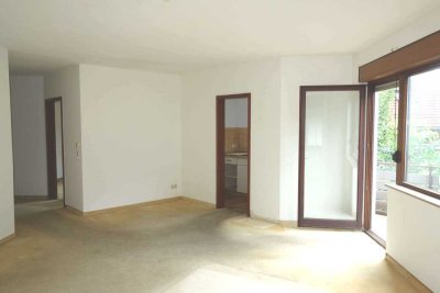2 Zi. Wohnung mit Balkon und PKW-Außenstellplatz