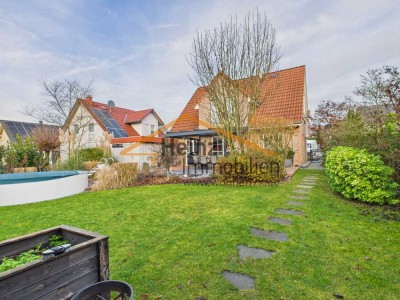 Freistehendes Einfamilienhaus mit Pool in ruhiger Sackgassenlage