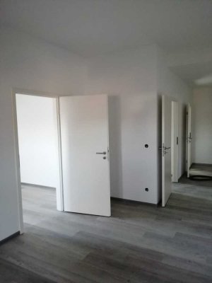 Kernsanierte 2 Zimmer Wohnung mit Einbauküche