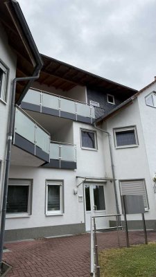 Kernsanierte 100 qm Maisonette-Wohnung mit Balkon & Garage